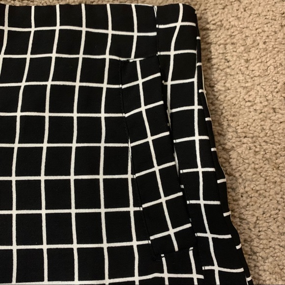 Checkered Pattern Shorts - Picture 3 of 5
